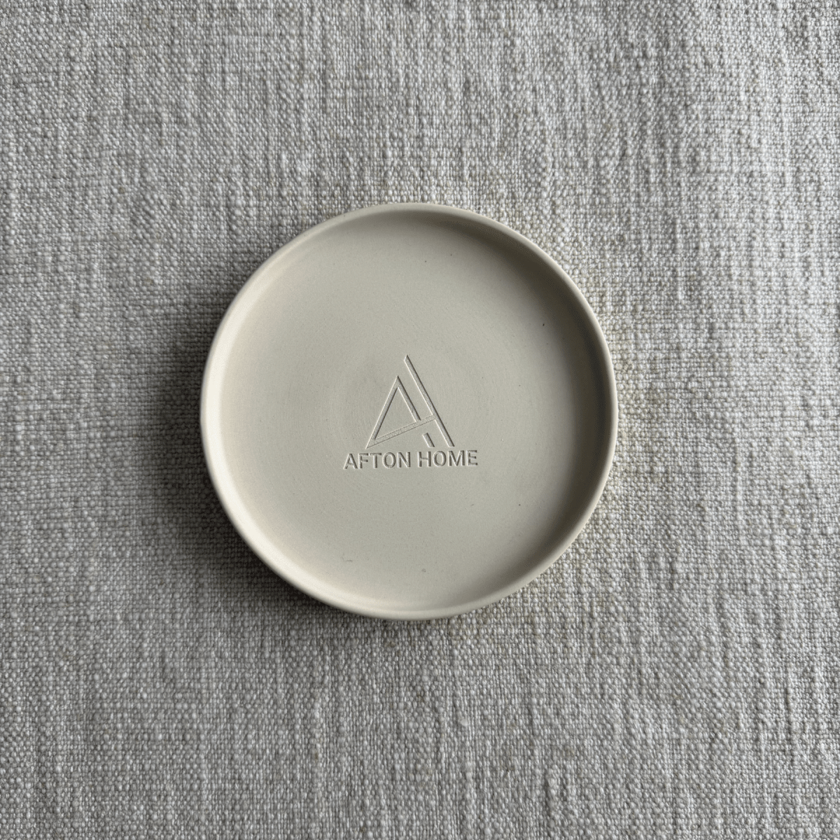 Matte ceramic Gallery Candle Plate for catching candle drips