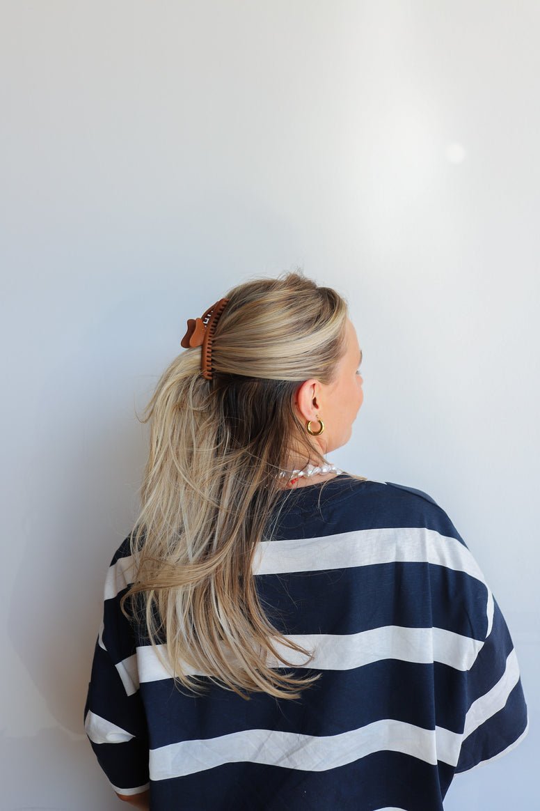 KAXI WAVY MIDI HOLD EVERYTHING CLAW - Pages & Parcels